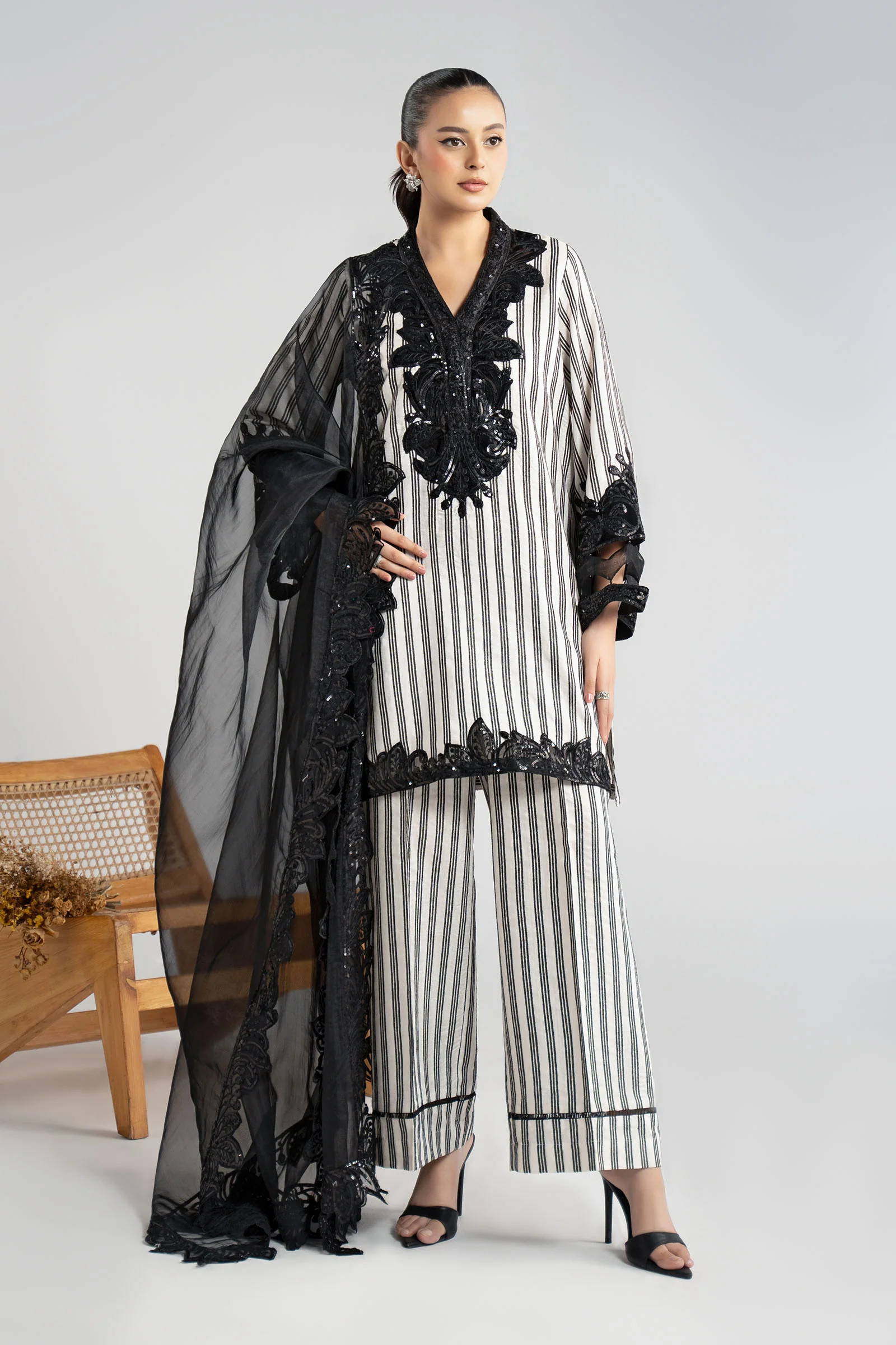 3 Piece Embroidered Cotton Velvet Elegant Suit - Image 9