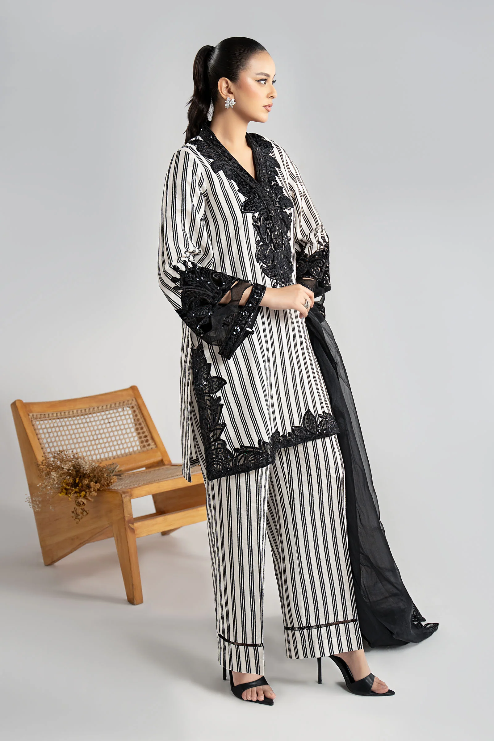 3 Piece Embroidered Cotton Velvet Elegant Suit - Image 5